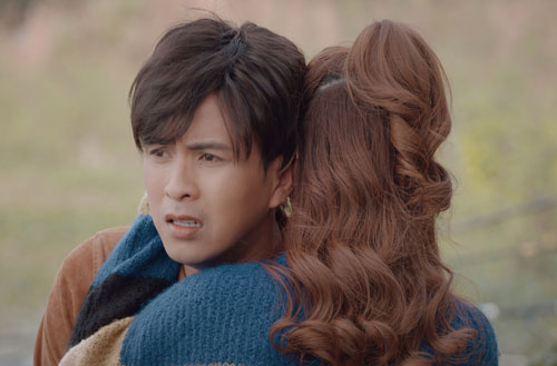 Hồ Quang Hiếu gây chú ý khi hóa thân thành họa sĩ mù