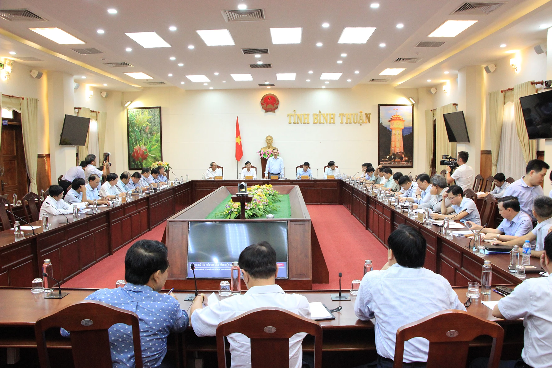Ông Vũ Hồng Thanh - Ủy viên Trung ương Đảng - Chủ nhiệm Ủy ban Kinh tế của Quốc hội phát biểu tại cuộc họp