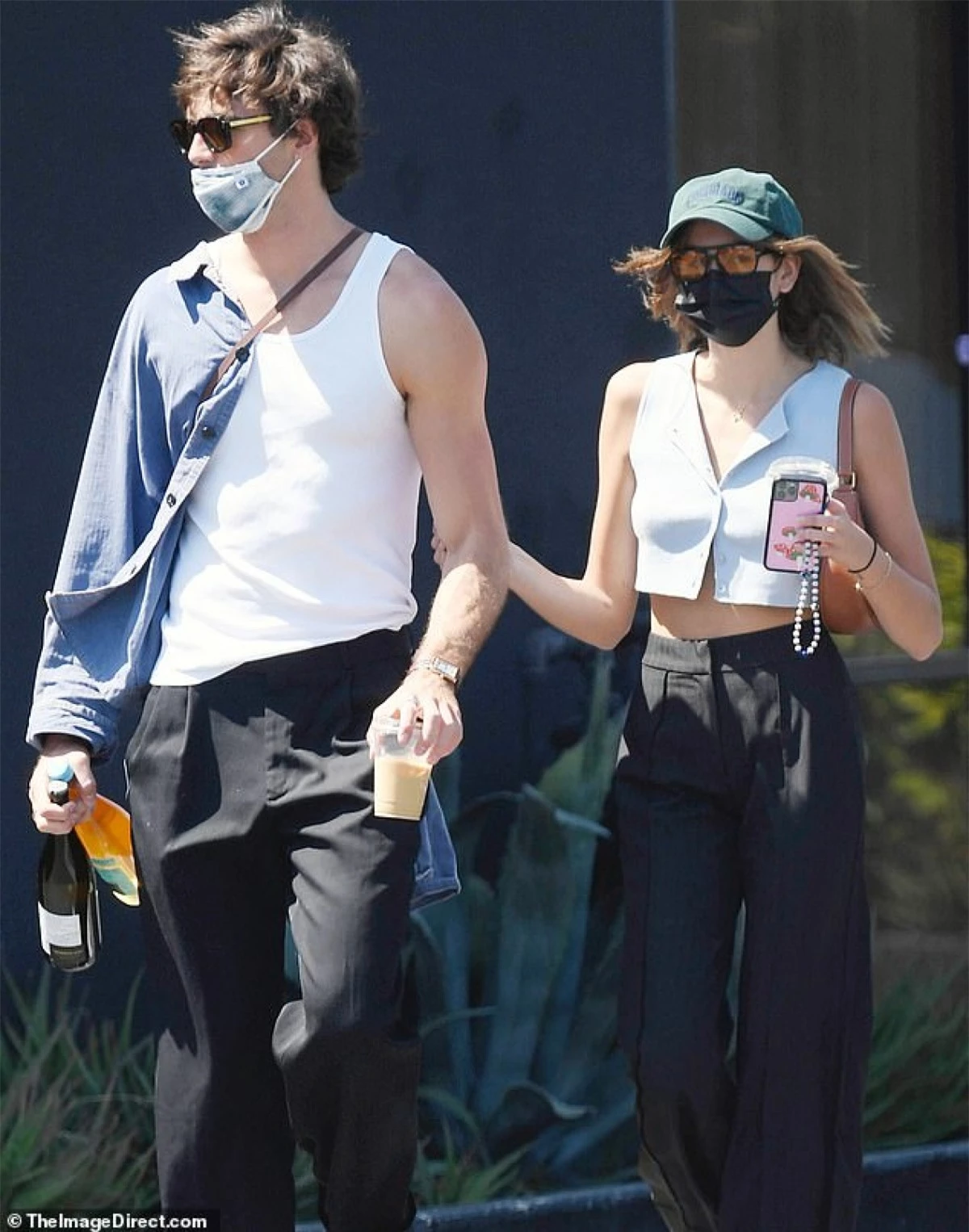 Mới đây, Kaia Gerber vui vẻ đi chơi cùng bạn trai Jacob Elordi ở Los Angeles.