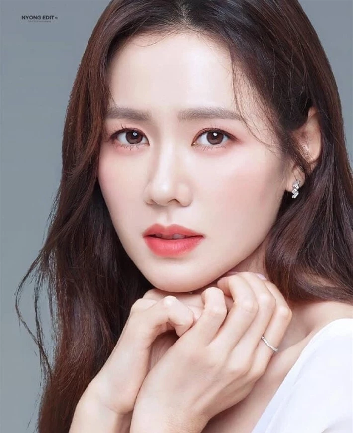 Son Ye Jin tái xuất, đối đầu với Song Hye Kyo để 