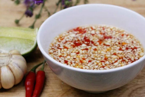 Ăn tỏi tươi mỗi ngày bạn phòng ngừa được bệnh mất trí nhớ, ngăn mụn trứng cá