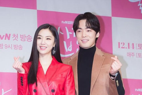 Sau Hyun Bin - Son Ye Jin, thêm một cặp đôi "Hạ cánh nơi anh" đang hẹn hò?