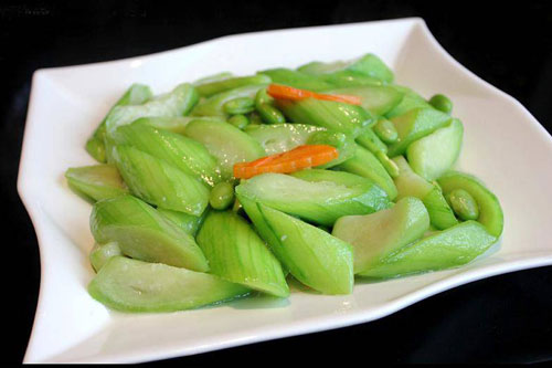 Thêm thứ này vào nồi, mướp xào sẽ không bao giờ bị thâm đen và nhũn