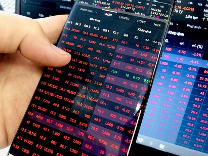 Thị trường chứng khoán 15/4: Dòng tiền chạy khỏi cổ phiếu “bluechips”, VN-Index tiếp tục mất thêm hơn 8 điểm