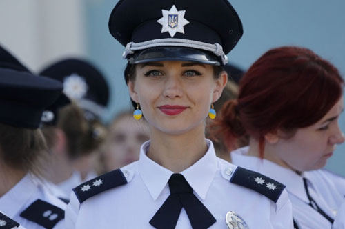 Mê mẩn khi ngắm nhìn những nữ cảnh sát xinh đẹp trên khắp thế giới