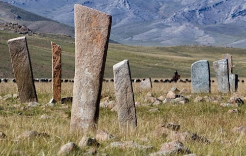 Những phiến đá được chạm khắc kỳ lạ ở Mông Cổ