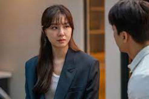 Mỗi lần mẹ vợ đến chơi con rể đều ốm, vợ phát hiện ra bí mật từ dòng tin nhắn kèm 2 từ "đẳng cấp" thì lập tức nghiệm trị khiến anh chồng nín lặng