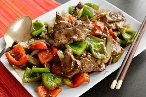 Thịt bò xào ớt chuông đẹp mắt mềm tan trong miệng thơm ngon, ai cũng mê