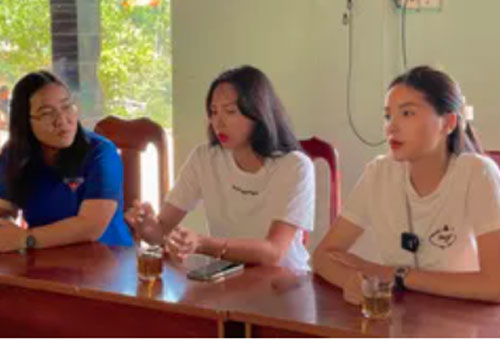 Hoa hậu Kỳ Duyên dùng 100 triệu chiến thắng Sao Nhập Ngũ cùng siêu mẫu Minh Triệu giúp đỡ bà con sau lũ