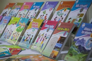 Sách giáo khoa tăng giá phi mã, nhiều phụ huynh lo lắng