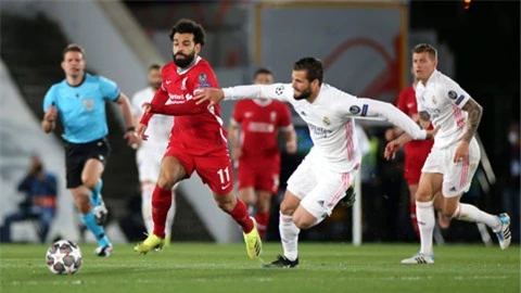 Trận hòa không bàn thắng trước Real ngay tại Anfiled đã chính thức biến Liverpool (áo đỏ) thành kẻ trắng tay ở mùa 2020/21