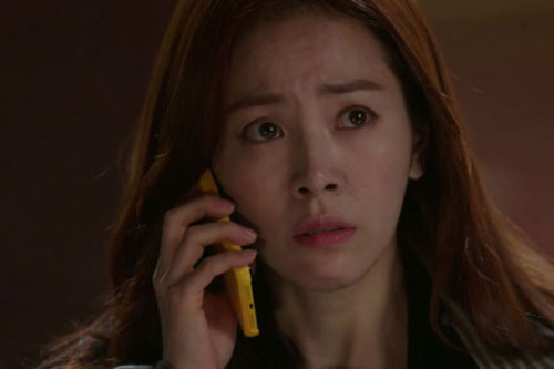 Gọi vào số tổng đài lưu trong điện thoại chồng, tôi chết điếng vì thấy tiếng người phụ nữ đó cất lên