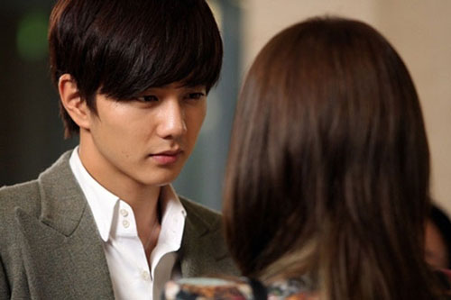 Vừa nhìn thấy đứa con trai "nối dõi" của nhân tình, chồng lập tức quay về cầu xin tôi tha thứ