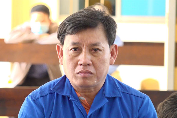 Lừa mua sà lan cắt bán phế liệu, cả nhóm lĩnh án 44 năm tù