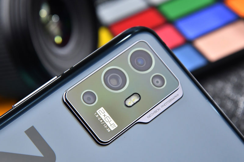 Smartphone chip Snapdragon 888, RAM 8 GB, sạc siêu tốc, giá gần 12 triệu đồng