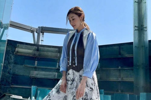 'Hoa hậu đẹp nhất Hong Kong' Lý Gia Hân thể hiện sự chịu chơi khi tậu chỗ đậu xe giá hàng chục tỷ