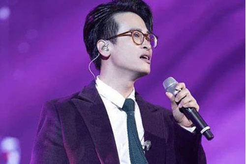 Hà Anh Tuấn nói về dân chơi: 'Khoe cái xe, cái túi... lỗi thời rồi'