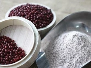 Phương pháp trị sạch mụn lưng trong vòng "1 nốt nhạc" với bột đậu đỏ