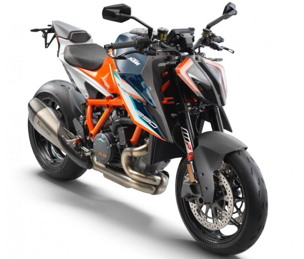 Trong khi chiếc Super Duke nguyên bản có trọng lượng 195 kg thì chiếc 1290 Super Duke RR được làm nhẹ đi 9 kg bằng việc sử dụng sợi carbon cho thân xe cũng như khung phụ, thay thế bộ lưới thép cũ.