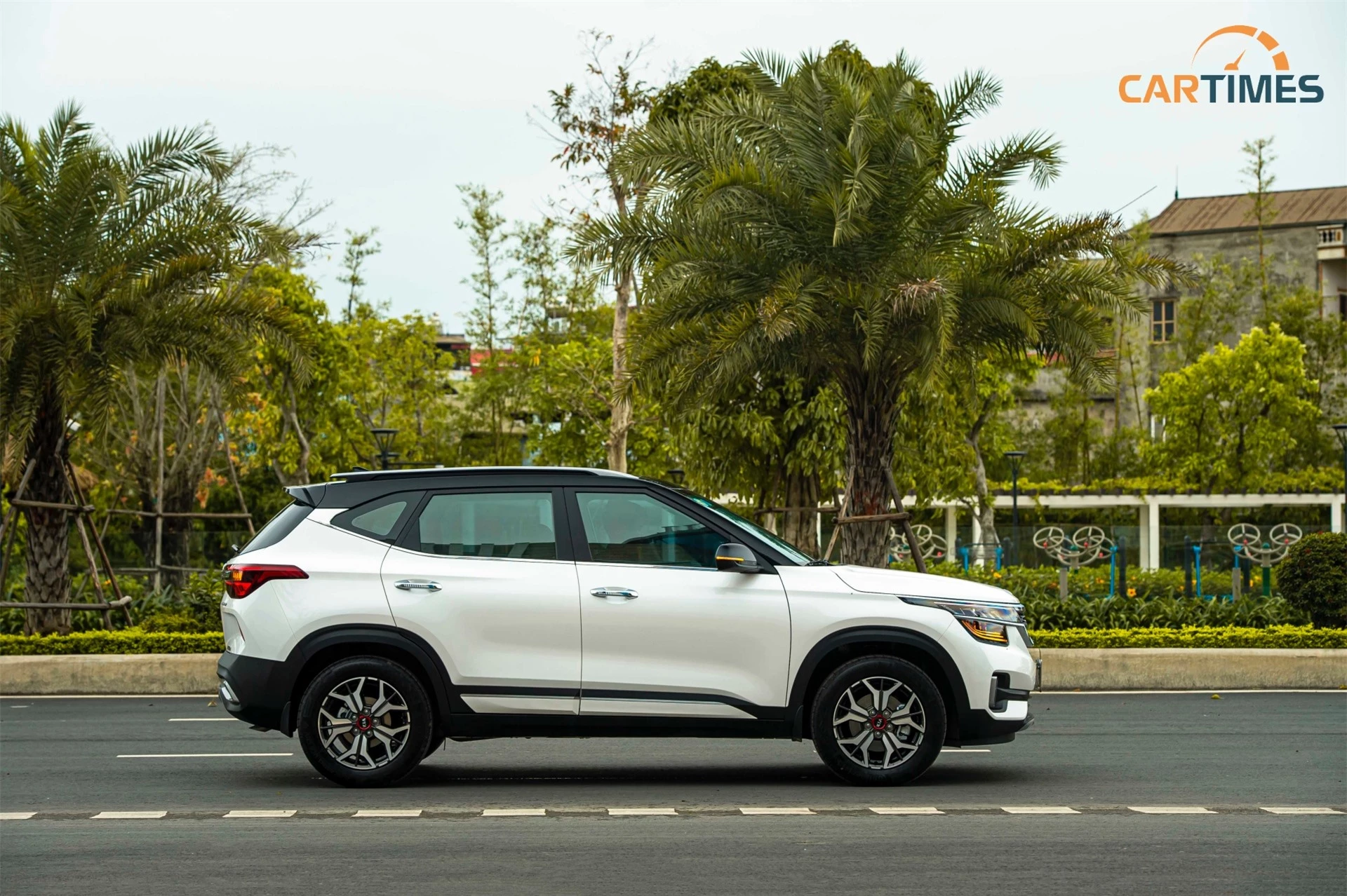 Kia Seltos vận hành trong phố rất mượt mà