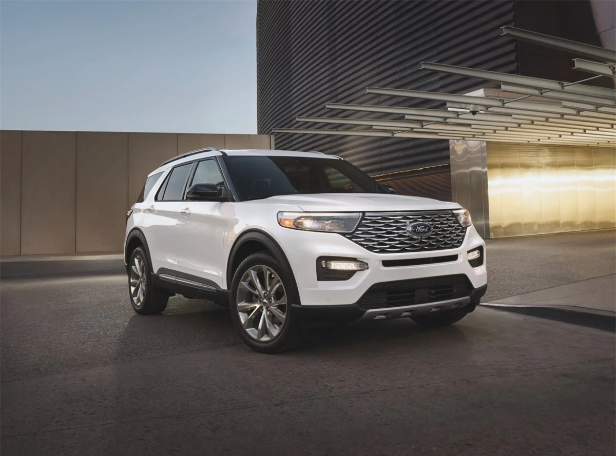 Ford Explorer Platinum Hybrid 2021.