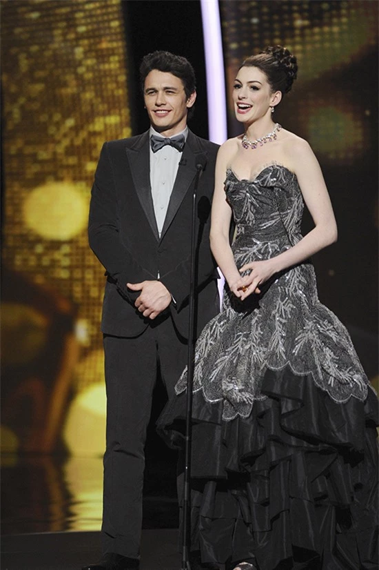 Lí do Oscars 2011 là đêm tồi tệ nhất lịch sử: Anne Hathaway không gánh nổi đồng đội vô duyên, tưởng ai hóa ra tài tử Người Nhện - Ảnh 3.