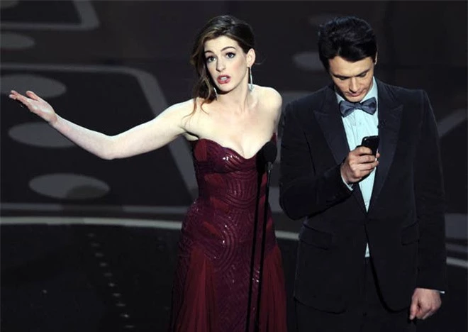 Lí do Oscars 2011 là đêm tồi tệ nhất lịch sử: Anne Hathaway không gánh nổi đồng đội vô duyên, tưởng ai hóa ra tài tử Người Nhện - Ảnh 5.