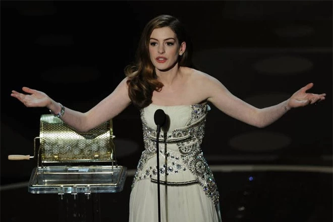Lí do Oscars 2011 là đêm tồi tệ nhất lịch sử: Anne Hathaway không gánh nổi đồng đội vô duyên, tưởng ai hóa ra tài tử Người Nhện - Ảnh 6.