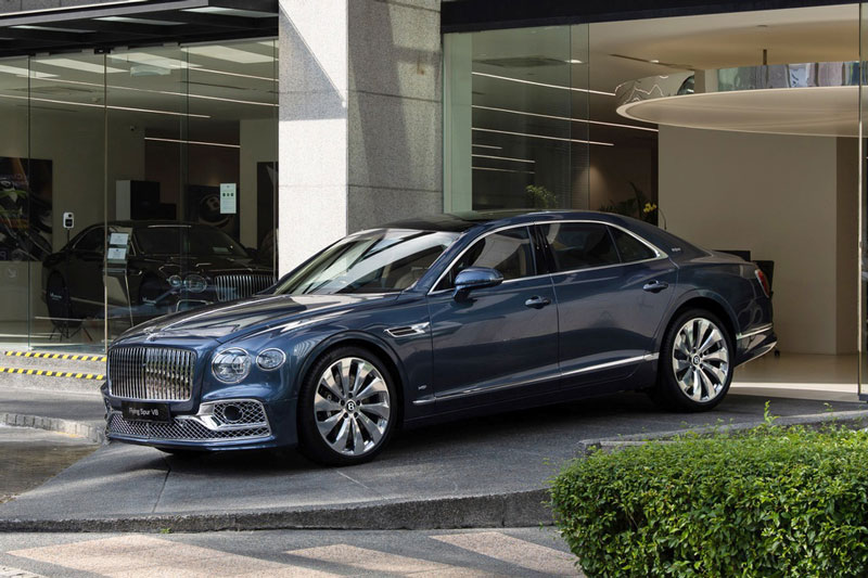 Chiêm ngưỡng vẻ đẹp của Bentley Flying Spur V8 2021 vừa trình làng