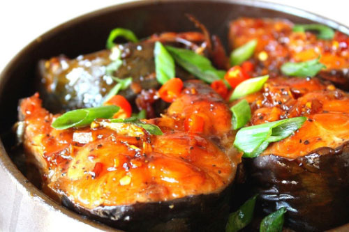 Ướp muối trước khi kho cá là sai quá sai, bạn phải cho thứ này mới chuẩn công thức nhà hàng