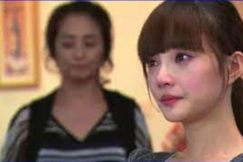 Vừa mở hộp quà ra chồng đã vội giật lại, thứ bên trong khiến anh lập tức bị đuổi khỏi nhà