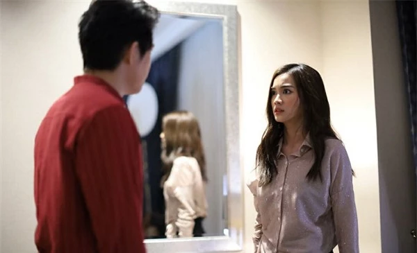 Nhìn thấy món quà sinh nhật tôi tặng, chồng tắt ngấm nụ cười, bối rối kéo tôi vào phòng rồi sửng cồ tra hỏi - Ảnh 1. Nhìn thấy món quà sinh nhật tôi tặng, chồng tắt ngấm nụ cười, bối rối kéo tôi vào phòng rồi sửng cồ tra hỏi - Ảnh 1.