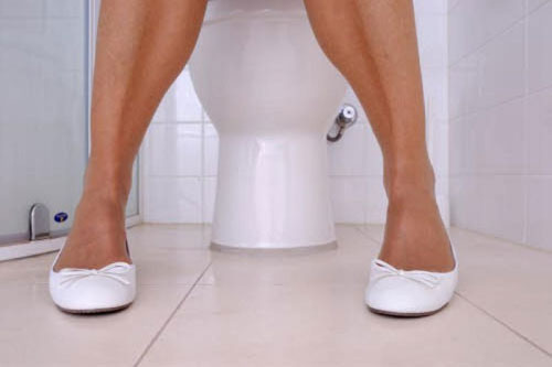 Thói quen chết người khi đi vệ sinh quá nhiều người mắc phải mà chẳng hề hay biết