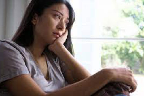 Về thăm nhà, em rơi nước mắt khi mẹ lần mở túi vải cũ, để lộ ra số tiền bên trong cùng lời năn nỉ nghẹn ngào