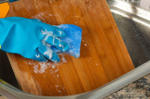 Thói quen 70% người Việt mắc khi rửa thớt đang mang bệnh vào nhà