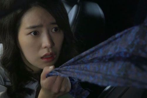 Về bất ngờ, thấy chồng chuẩn bị tiệc, trải hoa hồng đầy giường ngủ, tôi chết đứng khi biết sự thật phía sau