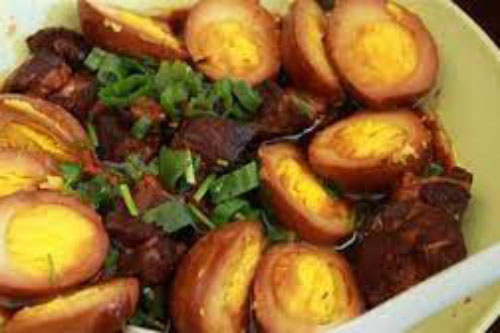 Cách nấu thịt kho tàu với nước cốt dừa không ngán