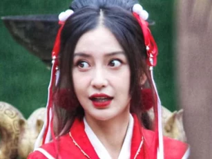 Chừng ấy năm bị chỉ trích Angelababy vẫn không bỏ được kiểu trợn mắt khiến người khác phát hoảng