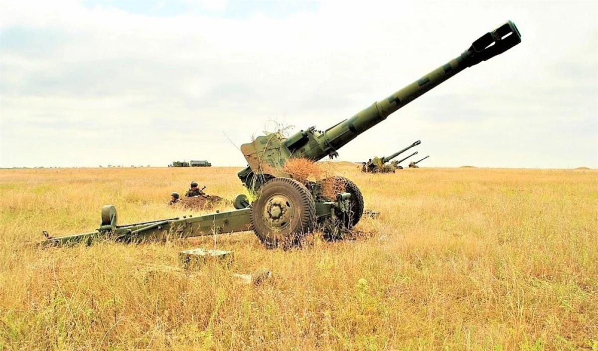 Trong trang bị Quân đội Nga có số lượng đáng kể pháo xe kéo, đại bác và súng cối. Nguồn: wikipedia.org