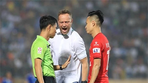 HLV Polking: ‘Thắng kiểu Nam Định là xấu mặt V.League’