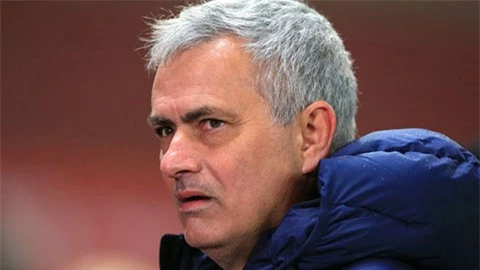 Tottenham sa thải Mourinho