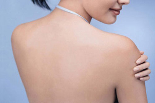 Cách chăm sóc da vùng lưng đơn giản tại nhà