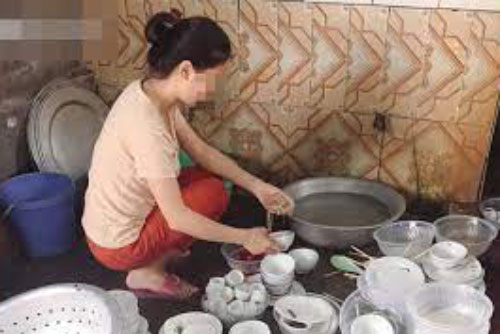 Chuẩn bị rửa bát, cô gái lên nhà uống nước thì nhận những câu xỉa xói từ người yêu và màn trả đũa "sốc tận óc" ngay trong ngày ra mắt!