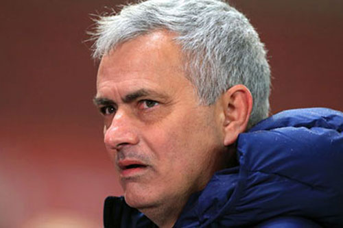 Tottenham sa thải Mourinho