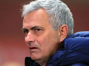 Tottenham sa thải Mourinho
