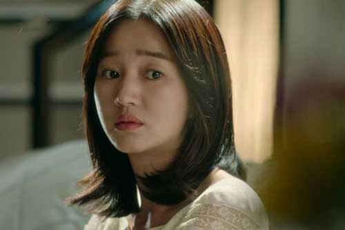 Sốc nặng khi nhìn thấy người phụ nữ đi cùng anh trai vào nhà nghỉ