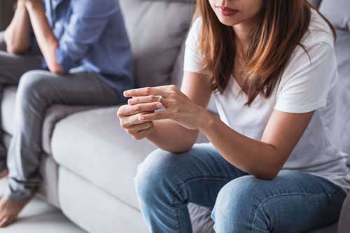 Những thói quen xấu của phụ nữ khiến chồng sợ hãi, chán ngán