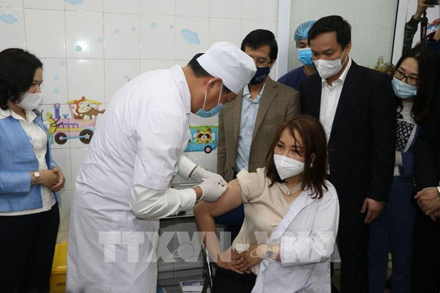 Rối loạn đông máu sau tiêm vaccine COVID-19 sẽ được xử lý như thế nào?