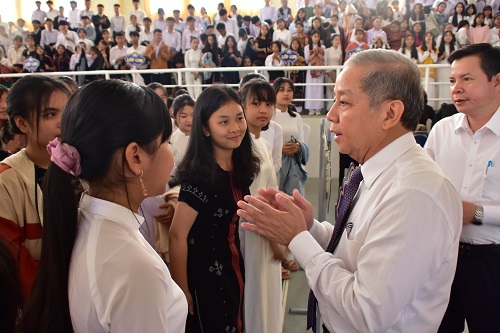 Chủ tịch tỉnh Thừa Thiên Huế: Con đường để thoát nghèo, vươn lên trong cuộc sống chính là học tập