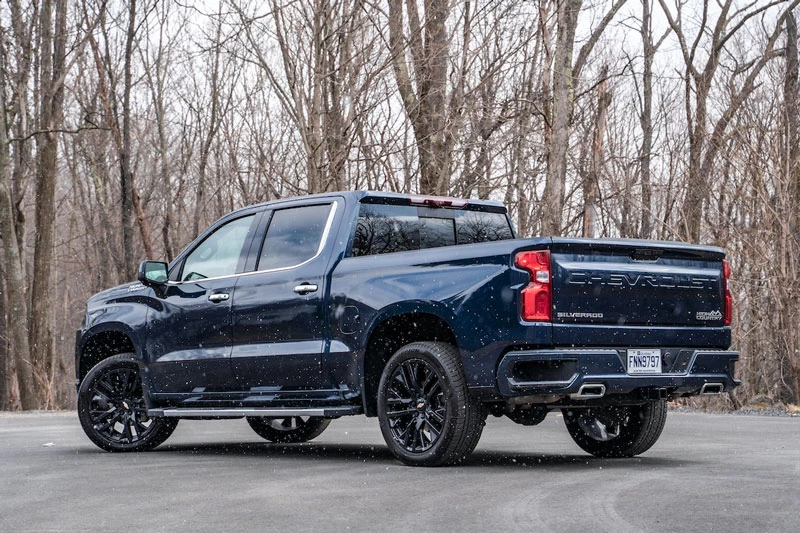 5. Chevrolet Silverado 1500 High Country 2021 (giá khởi điểm: 53.400 USD).